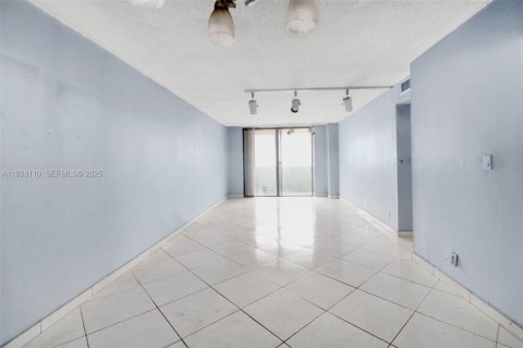 Condo in Hialeah, Florida, 2 bedrooms  № 1988370 - photo 5