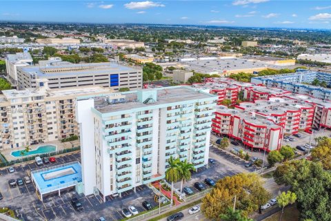 Condo in Hialeah, Florida, 2 bedrooms  № 1988370 - photo 20