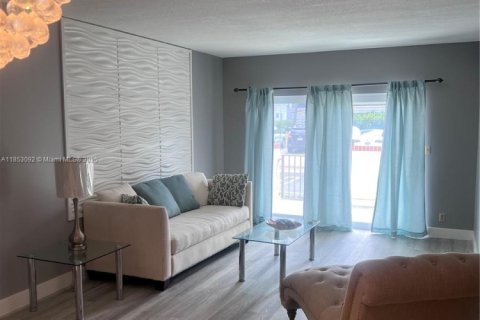 Condominio en venta en Pompano Beach, Florida, 2 dormitorios, 91.97 m2 № 1875004 - foto 11