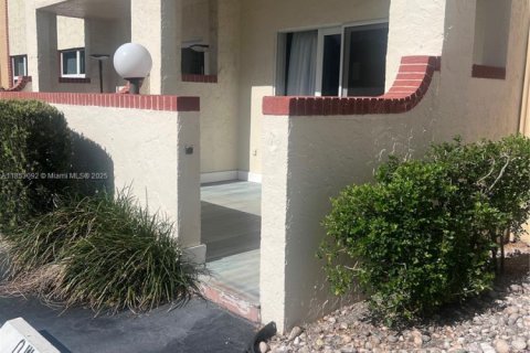 Condominio en venta en Pompano Beach, Florida, 2 dormitorios, 91.97 m2 № 1875004 - foto 15