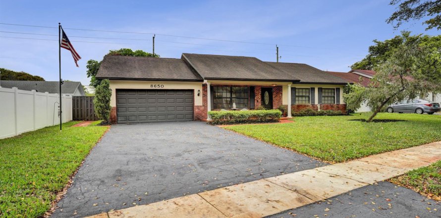 Villa ou maison à Cooper City, Floride 4 chambres, 170.1 m2 № 2085228