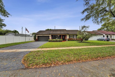 Villa ou maison à vendre à Cooper City, Floride: 4 chambres, 170.1 m2 № 2085228 - photo 2