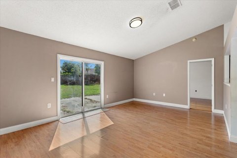 House in Ocoee, Florida 3 bedrooms, 151.24 sq.m. № 2150984 - photo 12