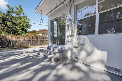 Villa ou maison à vendre à North Miami, Floride: 3 chambres, 119.1 m2 № 1996053 - photo 19