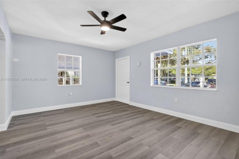 Villa ou maison à vendre à North Miami, Floride: 3 chambres, 119.1 m2 № 1996053 - photo 5