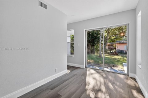 Villa ou maison à vendre à North Miami, Floride: 3 chambres, 119.1 m2 № 1996053 - photo 9