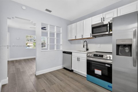 Villa ou maison à vendre à North Miami, Floride: 3 chambres, 119.1 m2 № 1996053 - photo 6