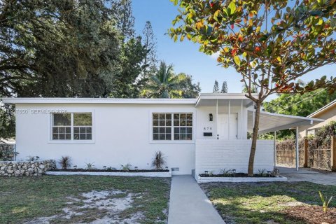 House in North Miami, Florida 3 bedrooms, 119.1 sq.m. № 1996053