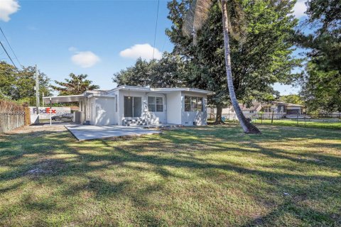 Villa ou maison à vendre à North Miami, Floride: 3 chambres, 119.1 m2 № 1996053 - photo 24