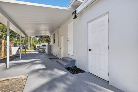 Villa ou maison à vendre à North Miami, Floride: 3 chambres, 119.1 m2 № 1996053 - photo 20