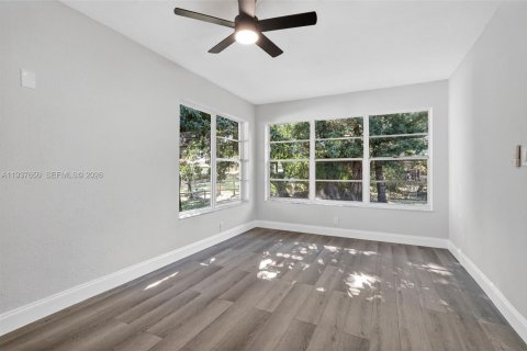 Villa ou maison à vendre à North Miami, Floride: 3 chambres, 119.1 m2 № 1996053 - photo 10