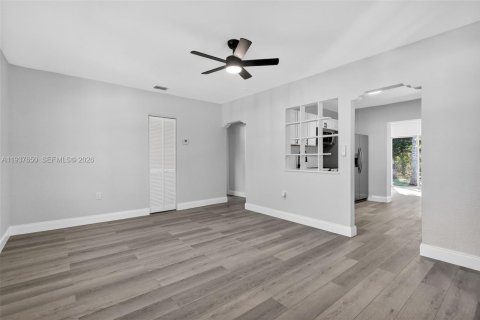 Villa ou maison à vendre à North Miami, Floride: 3 chambres, 119.1 m2 № 1996053 - photo 4