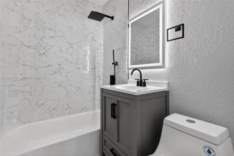 Villa ou maison à vendre à North Miami, Floride: 3 chambres, 119.1 m2 № 1996053 - photo 17