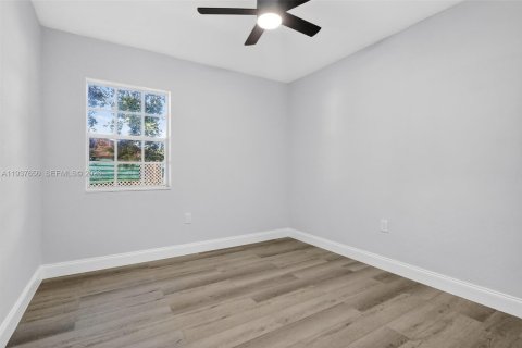 Villa ou maison à vendre à North Miami, Floride: 3 chambres, 119.1 m2 № 1996053 - photo 13