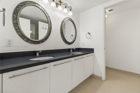 Condominio en venta en Miami, Florida, 2 dormitorios, 108.88 m2 № 2043930 - foto 27