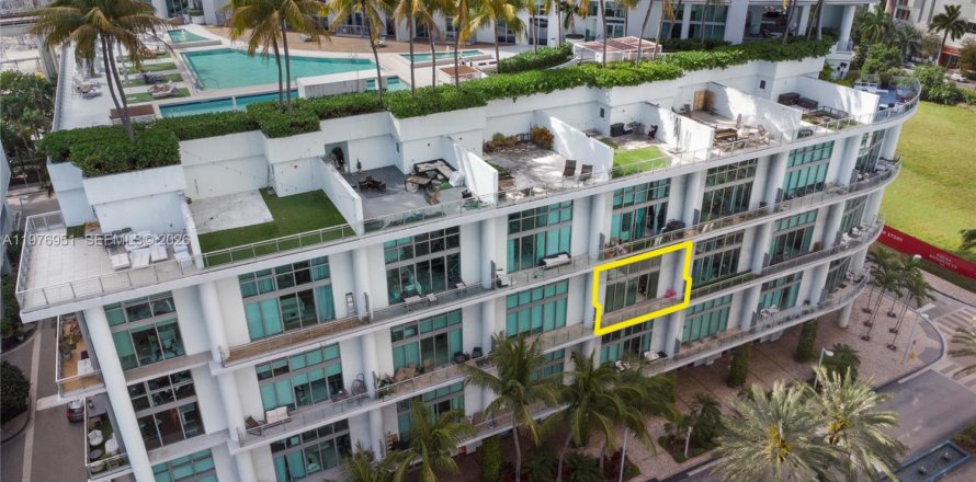 Condominio en Miami, Florida, 2 dormitorios  № 2043930
