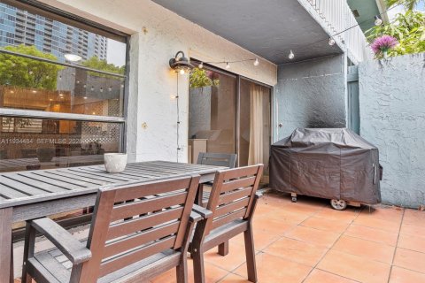 Townhouse in Miami, Florida 2 bedrooms, 120.68 sq.m. № 2060132 - photo 9
