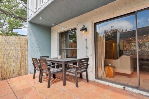 Townhouse in Miami, Florida 2 bedrooms, 120.68 sq.m. № 2060132 - photo 8