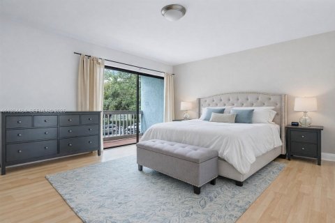 Townhouse in Miami, Florida 2 bedrooms, 120.68 sq.m. № 2060132 - photo 13