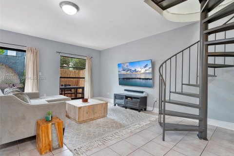 Townhouse in Miami, Florida 2 bedrooms, 120.68 sq.m. № 2060132 - photo 5