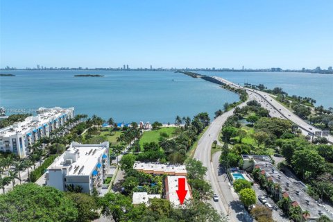 Townhouse in Miami, Florida 2 bedrooms, 120.68 sq.m. № 2060132 - photo 1