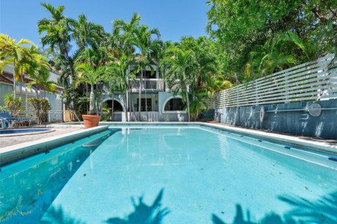 Townhouse in Miami, Florida 2 bedrooms, 120.68 sq.m. № 2060132 - photo 2