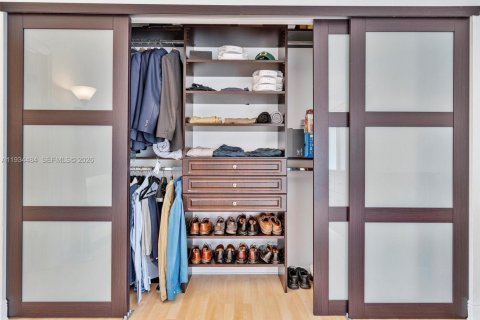 Townhouse in Miami, Florida 2 bedrooms, 120.68 sq.m. № 2060132 - photo 22