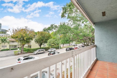 Townhouse in Miami, Florida 2 bedrooms, 120.68 sq.m. № 2060132 - photo 17