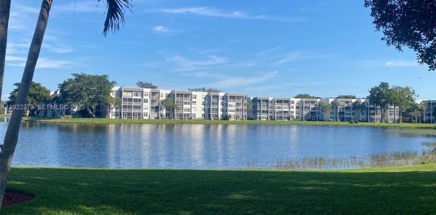 Condo à Davie, Floride, 2 chambres  № 2077667