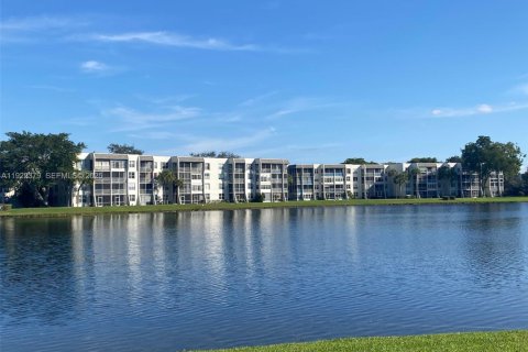 Copropriété à vendre à Davie, Floride: 2 chambres, 102.19 m2 № 2077667 - photo 3