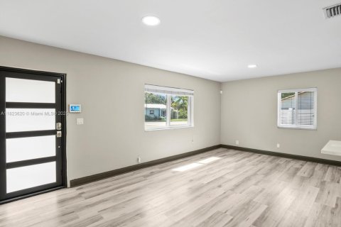 House in Hollywood, Florida 3 bedrooms, 101.45 sq.m. № 1797529 - photo 4