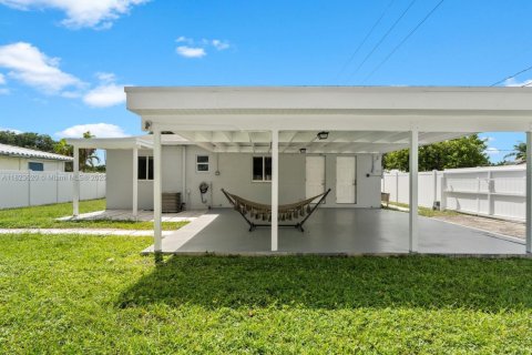 House in Hollywood, Florida 3 bedrooms, 101.45 sq.m. № 1797529 - photo 21