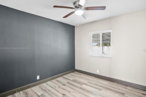 House in Hollywood, Florida 3 bedrooms, 101.45 sq.m. № 1797529 - photo 15
