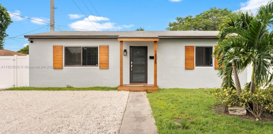 House in Hollywood, Florida 3 bedrooms, 101.45 sq.m. № 1797529