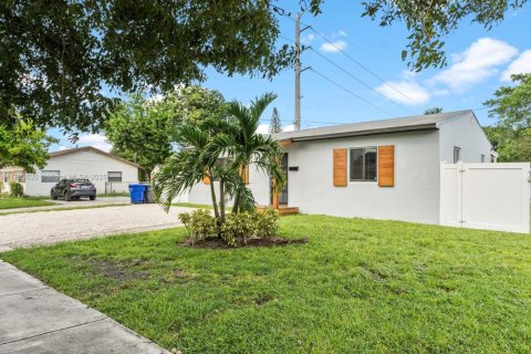 House in Hollywood, Florida 3 bedrooms, 101.45 sq.m. № 1797529 - photo 3