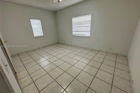 Casa en alquiler en Hollywood, Florida, 3 dormitorios, 107.77 m2 № 2077926 - foto 4