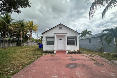 Casa en alquiler en Hollywood, Florida, 3 dormitorios, 107.77 m2 № 2077926 - foto 2