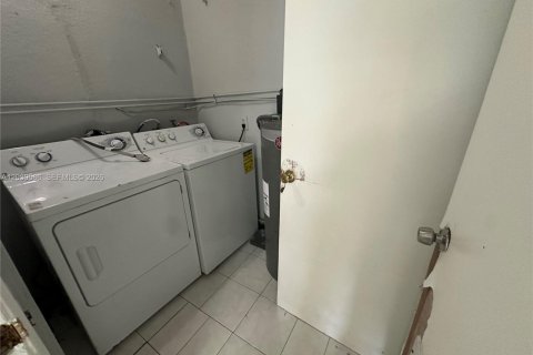 Casa en alquiler en Hollywood, Florida, 3 dormitorios, 107.77 m2 № 2077926 - foto 5