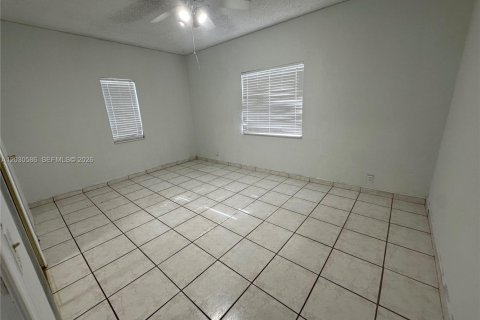 Casa en alquiler en Hollywood, Florida, 3 dormitorios, 107.77 m2 № 2077926 - foto 3