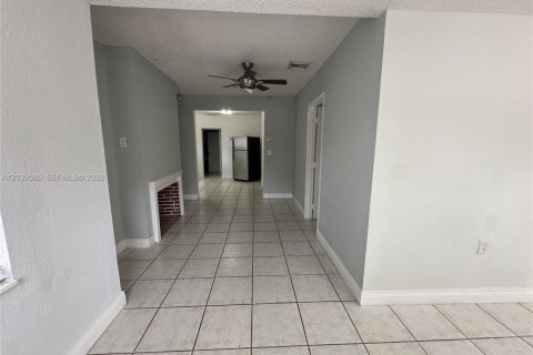Casa en alquiler en Hollywood, Florida, 3 dormitorios, 107.77 m2 № 2077926 - foto 10