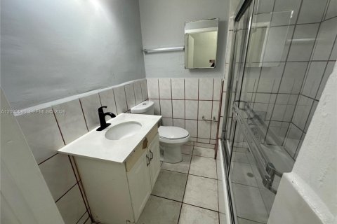 Casa en alquiler en Hollywood, Florida, 3 dormitorios, 107.77 m2 № 2077926 - foto 6
