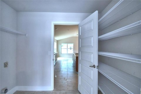 House in Davenport, Florida 3 bedrooms, 181.62 sq.m. № 2416648 - photo 11