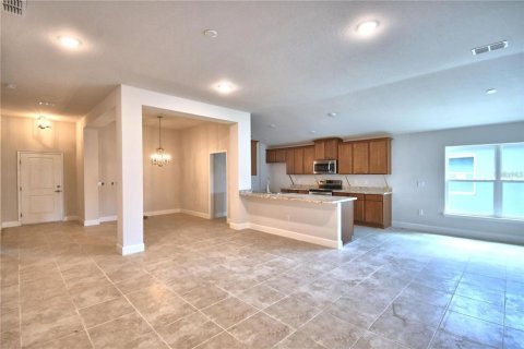 House in Davenport, Florida 3 bedrooms, 181.62 sq.m. № 2416648 - photo 3