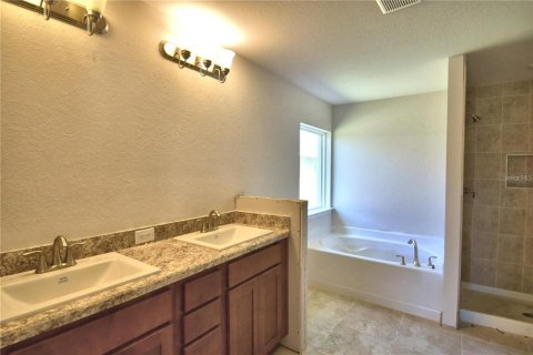 House in Davenport, Florida 3 bedrooms, 181.62 sq.m. № 2416648 - photo 9