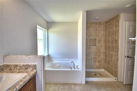 House in Davenport, Florida 3 bedrooms, 181.62 sq.m. № 2416648 - photo 10