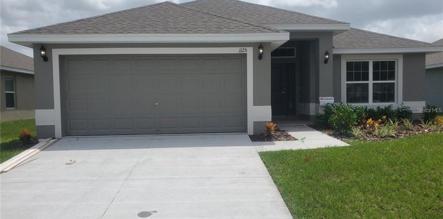 House in Davenport, Florida 3 bedrooms, 181.62 sq.m. № 2416648