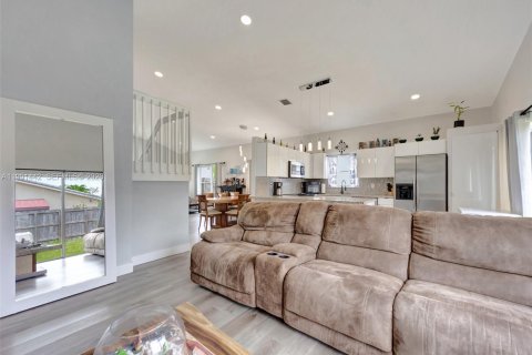 House in Homestead, Florida 4 bedrooms, 196.02 sq.m. № 2059108 - photo 13