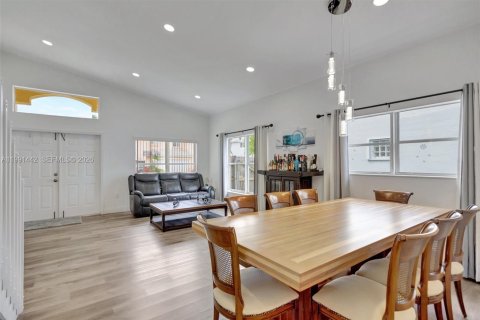 House in Homestead, Florida 4 bedrooms, 196.02 sq.m. № 2059108 - photo 12