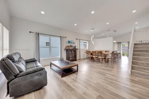 House in Homestead, Florida 4 bedrooms, 196.02 sq.m. № 2059108 - photo 3