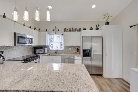 House in Homestead, Florida 4 bedrooms, 196.02 sq.m. № 2059108 - photo 14